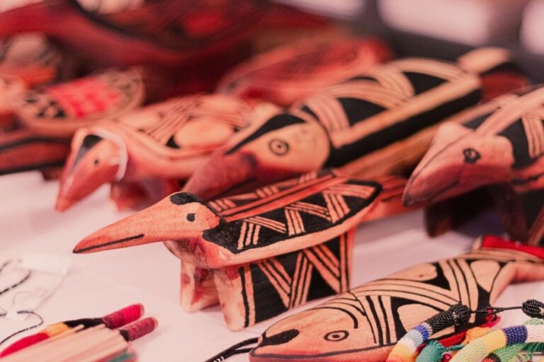 Santana recebe exposição que une artistas veteranos e novos talentos das artes visuais amazônicas