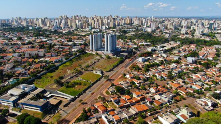 Moradores transformam área de ressaca em palco da Copa: ‘a gente espera 4 anos’