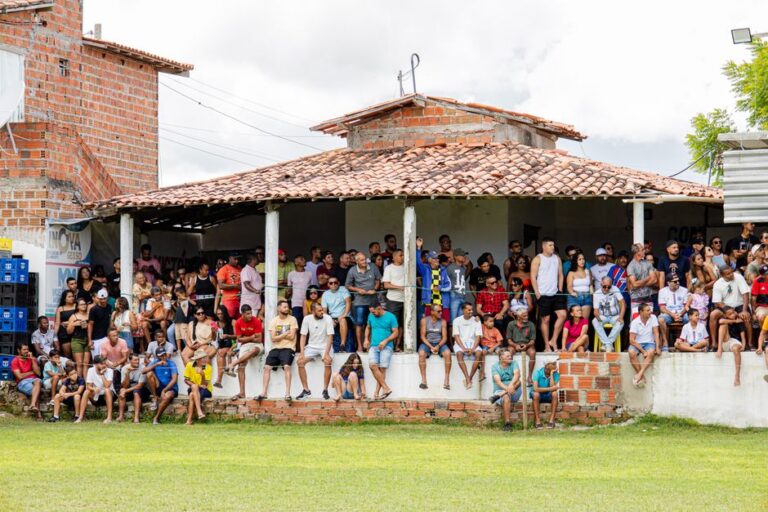 VÍDEO: moradores registram ventania que derrubou árvores em Santana, no Amapá