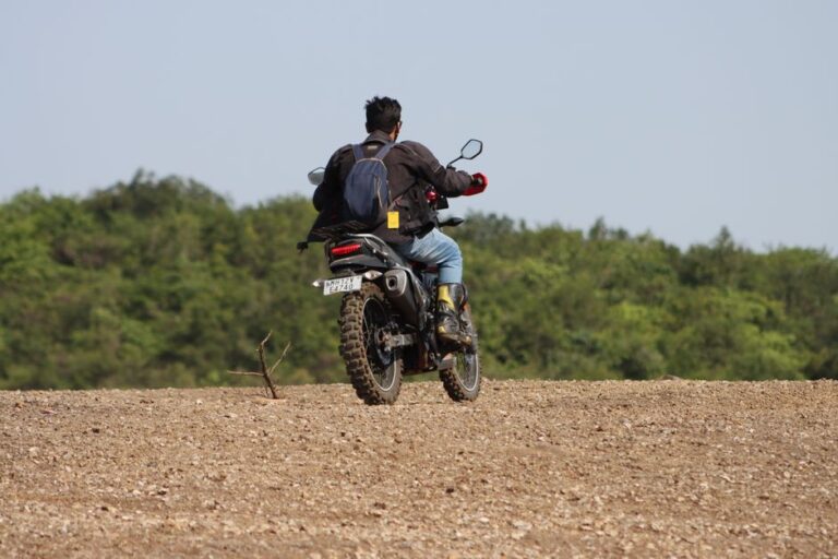 Motociclista morre ao cruzar via preferencial e colidir com carro na Zona Norte de Macapá